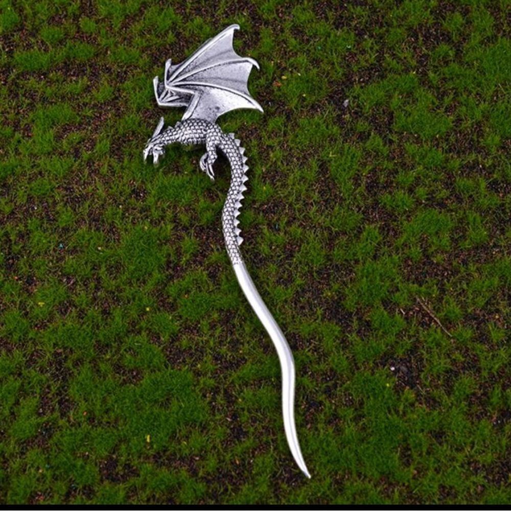 Vintage inspired Dragon Hair Accessory, Silver Color, Textured Dragon - Picture 2 of 2